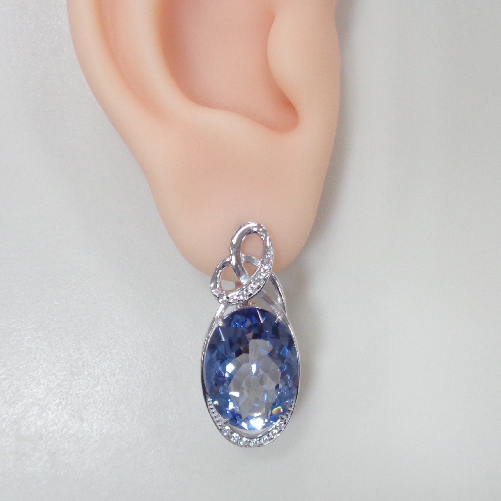 Серебряные серьги с синим горным хрусталем